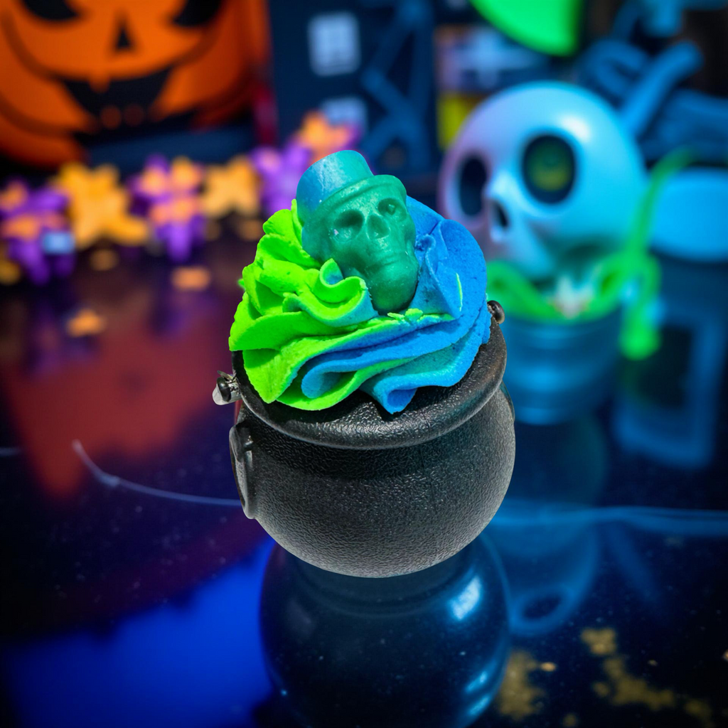 Skull Cauldron - 3 in 1 - Bath Bomb/Bubble Frosting/Soap - Sour Patch Lollies + Rainbow Sherbet